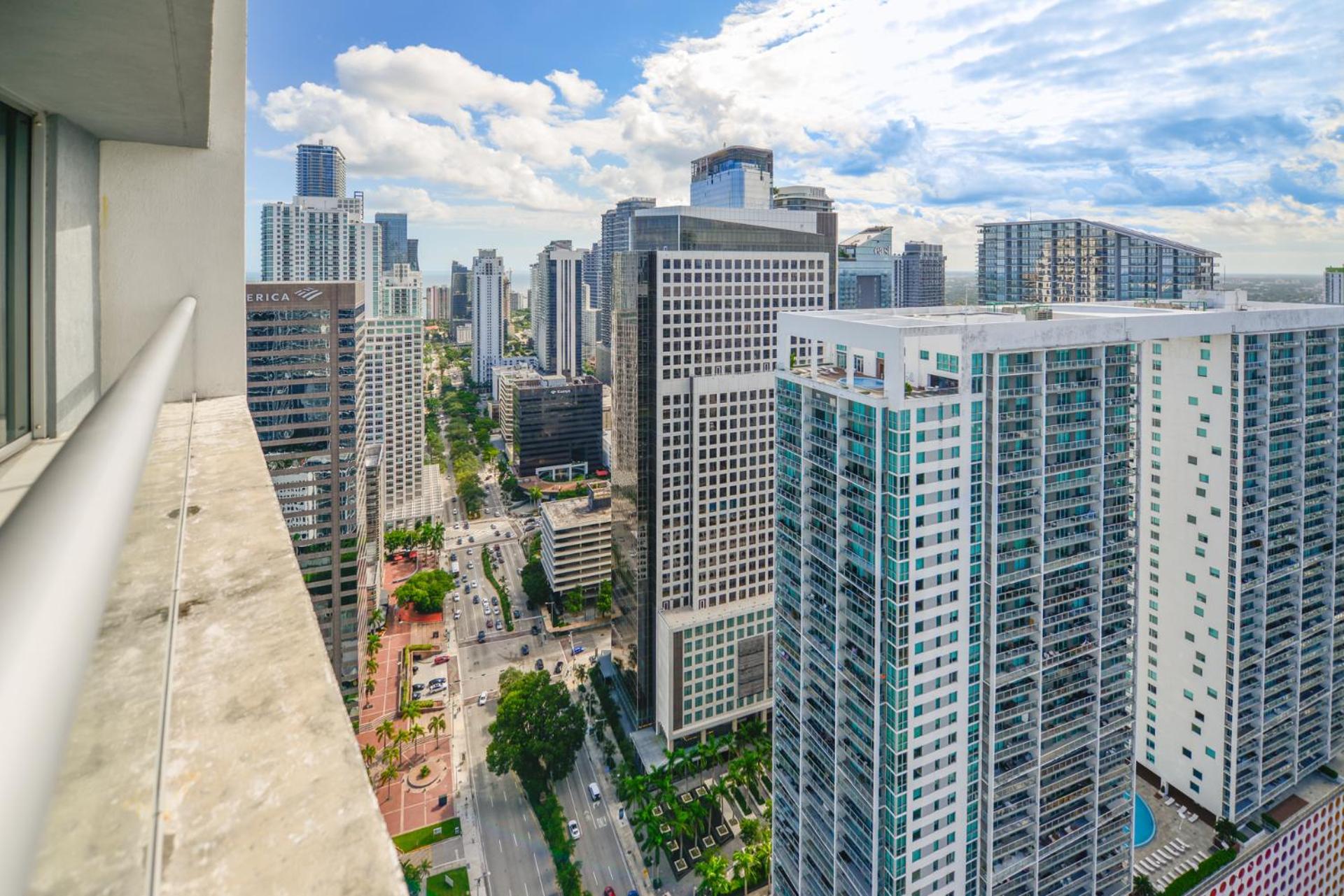 Luxury 45th Floor Suite at Icon
