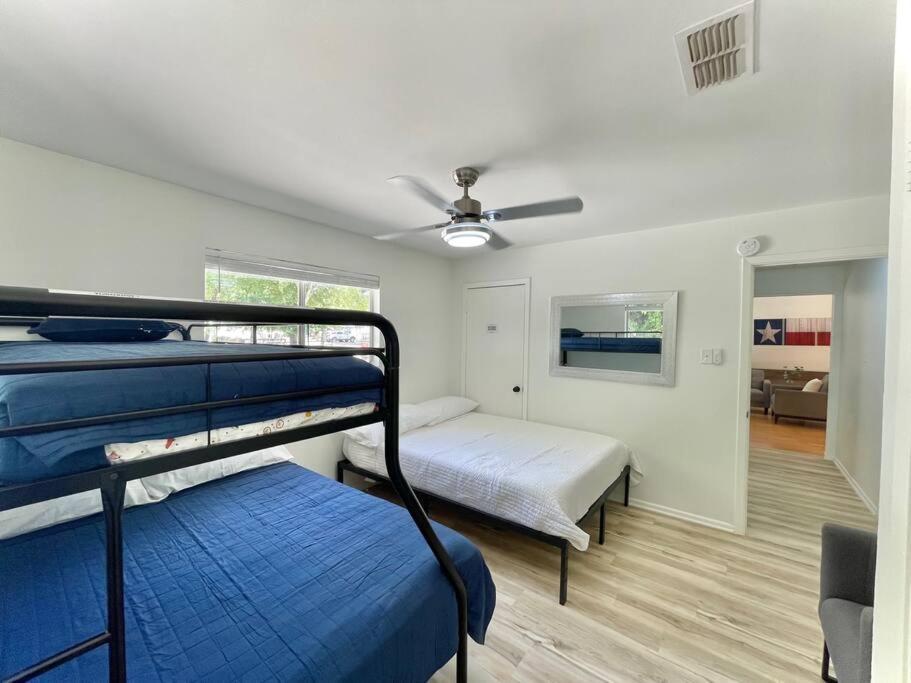 Canyon Lake/River House Retreat-Best Location! view 3