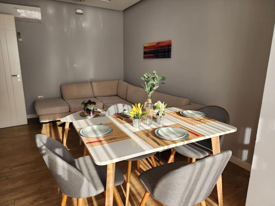 Cozy Midtown Apartment in Tirana