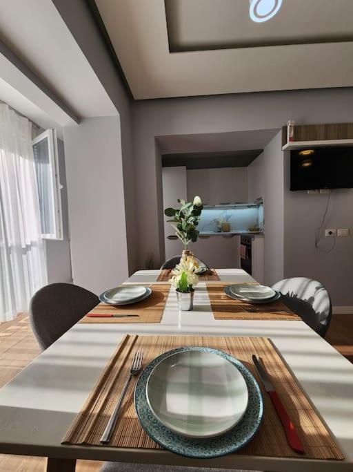 Cozy Midtown Apartment in Tirana