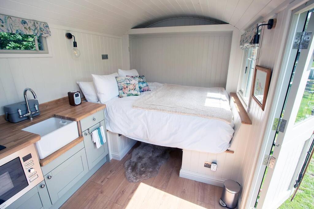 Shepherds Huts Tansy & Ethel in rural Sussex view 4