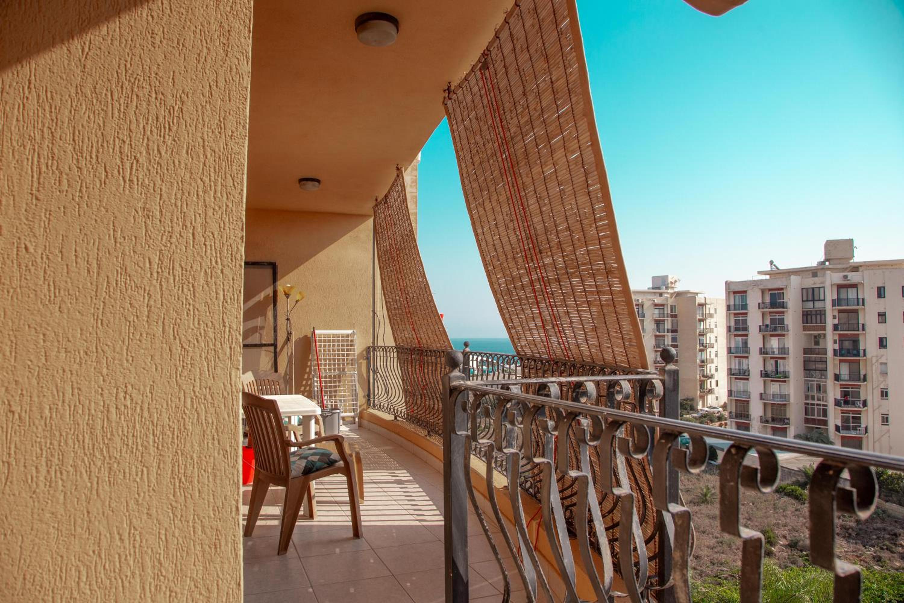 2BD Cosy Apartment with Spacious Balcony - Close to Bugibba Beach photo 1