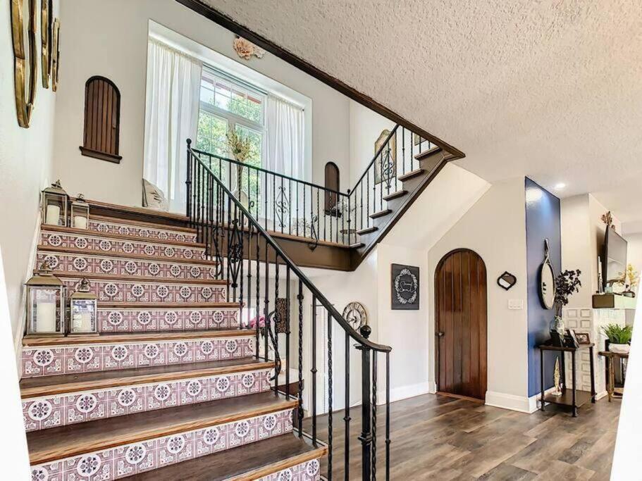 4,800 sf Estate Pool Lake Weddings and Events