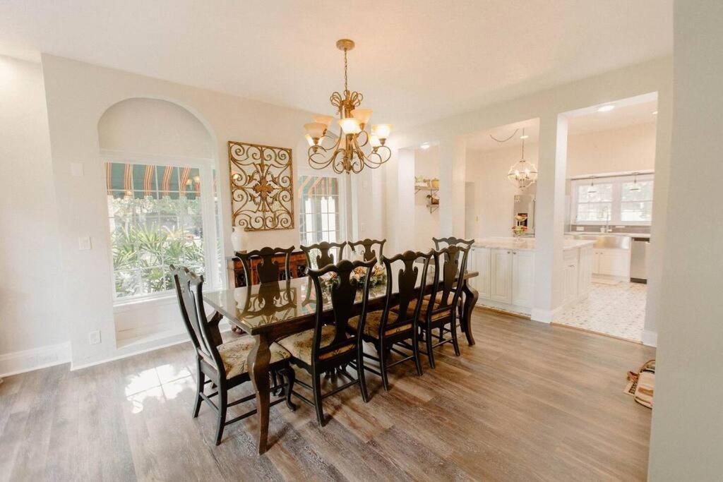 4,800 sf Estate Pool Lake Weddings and Events