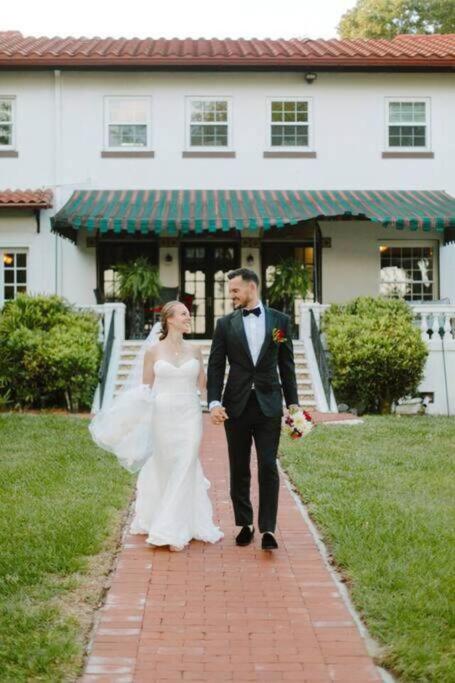 4,800 sf Estate Pool Lake Weddings and Events