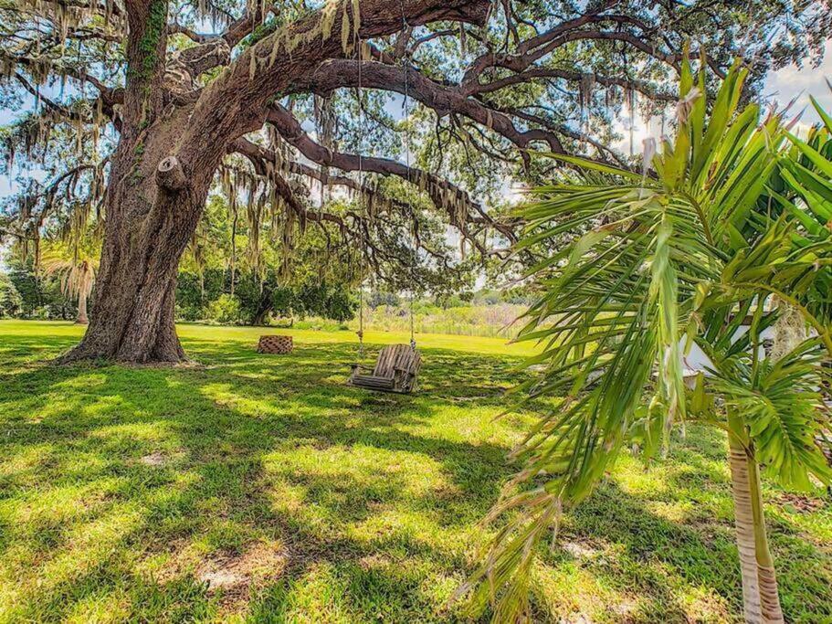 4,800 sf Estate Pool Lake Weddings and Events