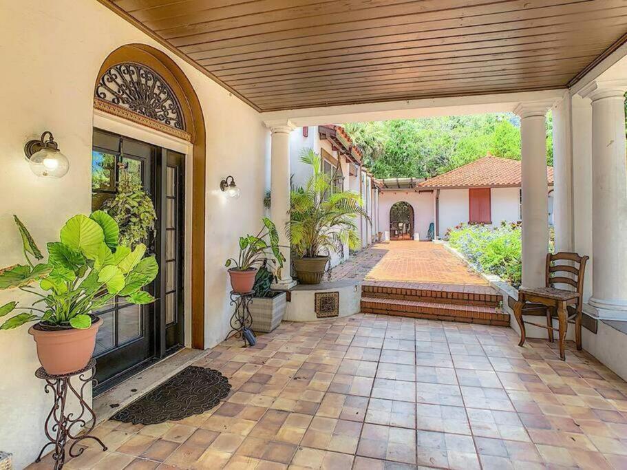 4,800 sf Estate Pool Lake Weddings and Events