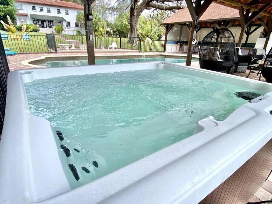 4,800 sf Estate Pool Lake Weddings and Events