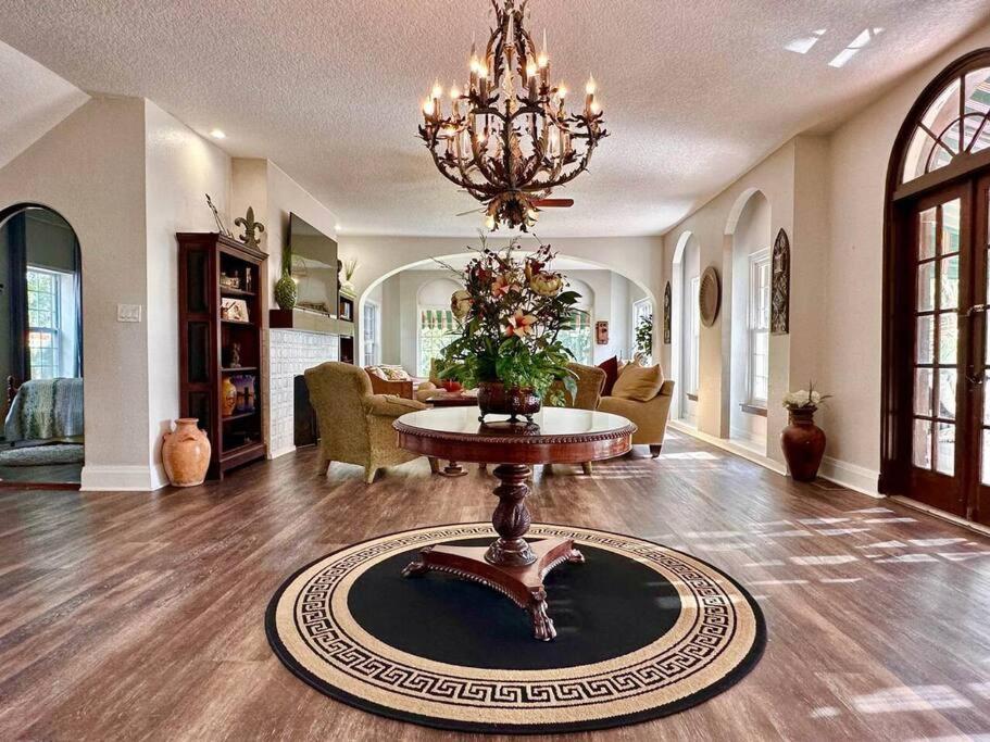 4,800 sf Estate Pool Lake Weddings and Events