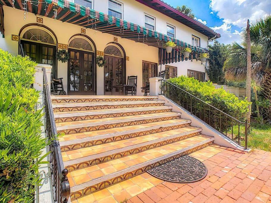 4,800 sf Estate Pool Lake Weddings and Events