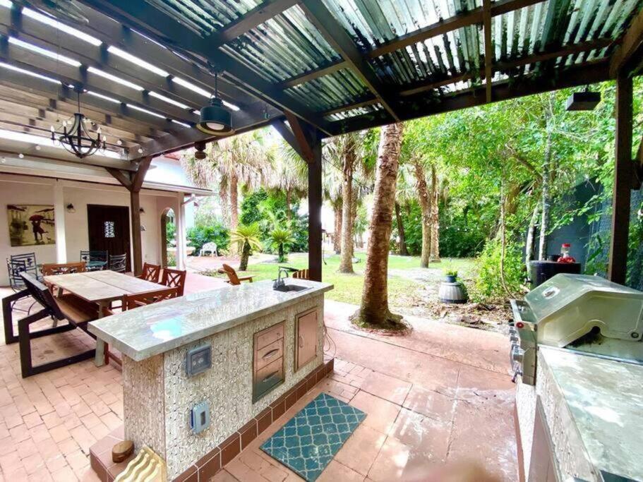 4,800 sf Estate Pool Lake Weddings and Events