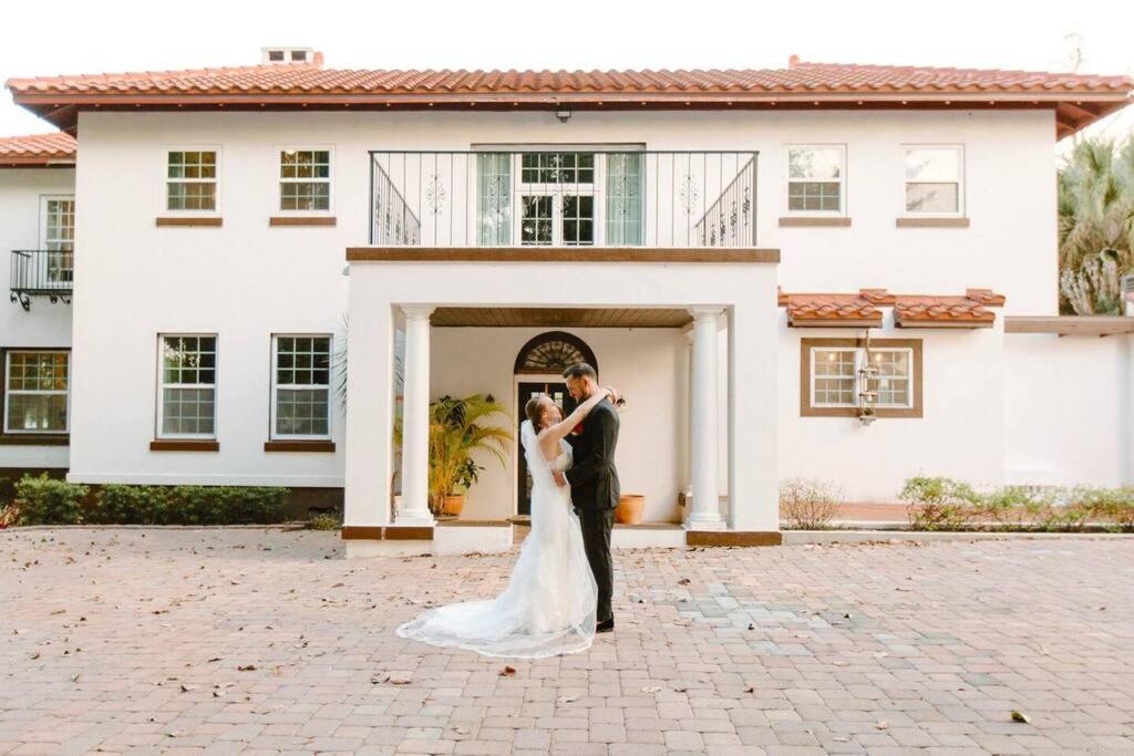 4,800 sf Estate Pool Lake Weddings and Events