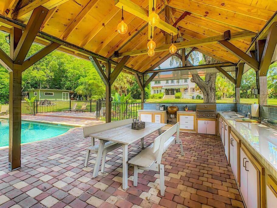 4,800 sf Estate Pool Lake Weddings and Events