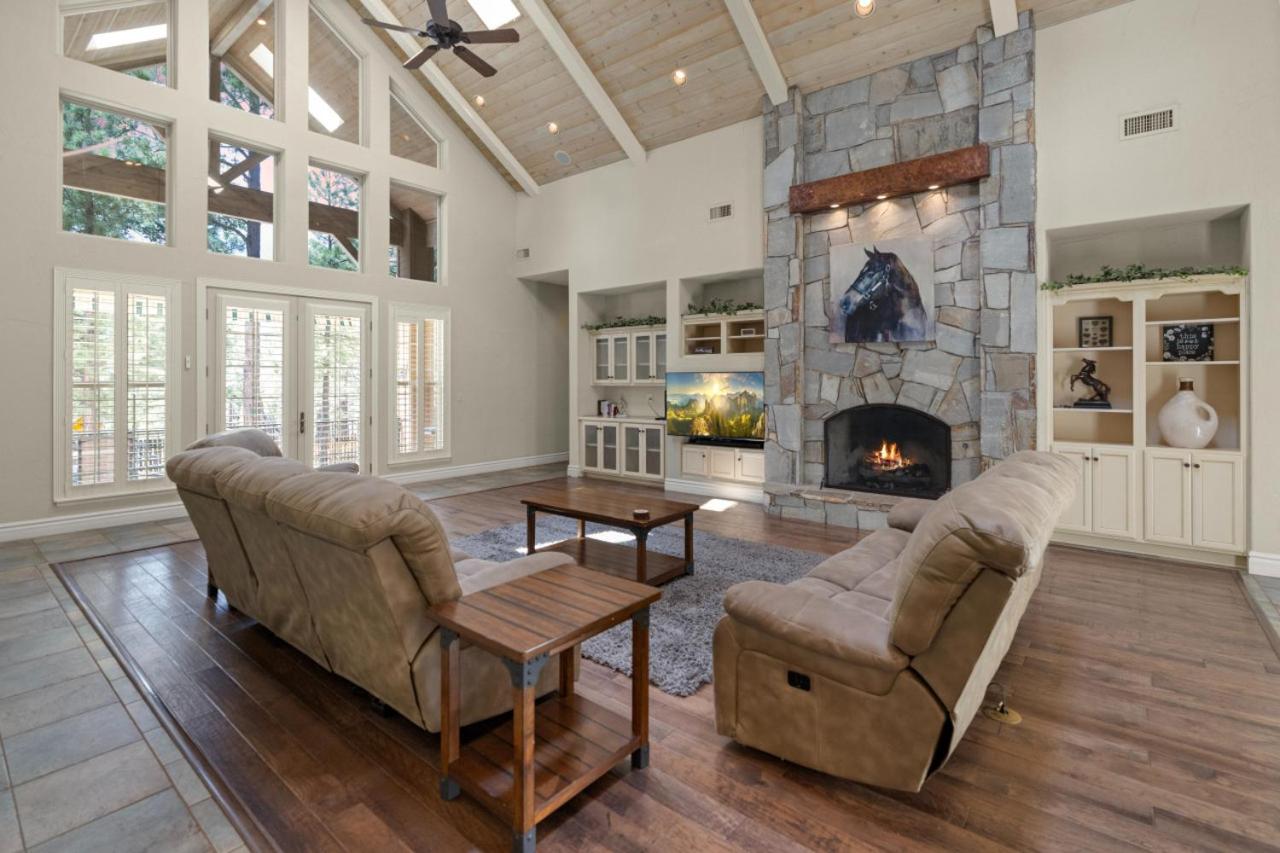 Lone Oak Lodge with AC Forest views view 2