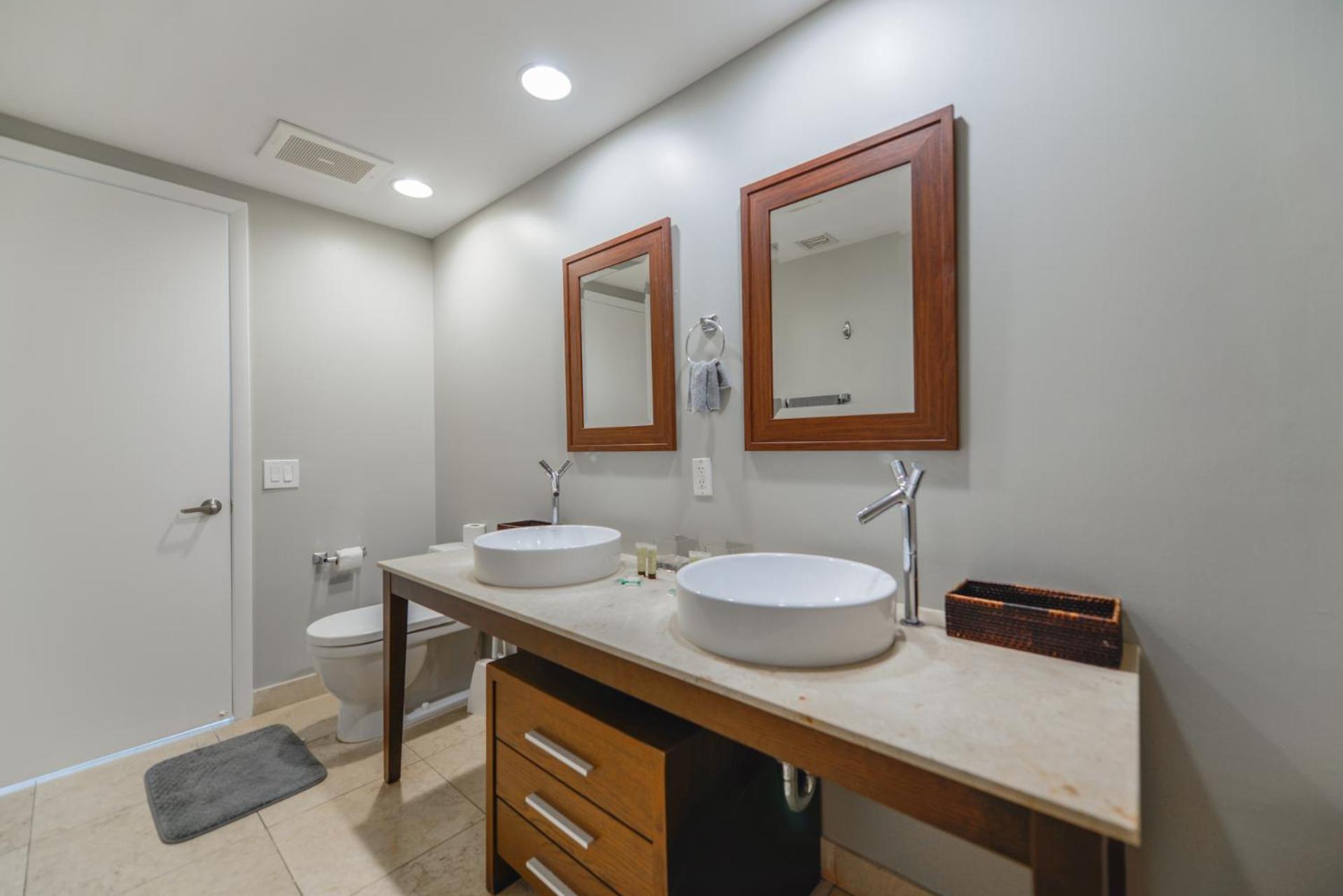 Luxury 45th Floor Suite at Icon