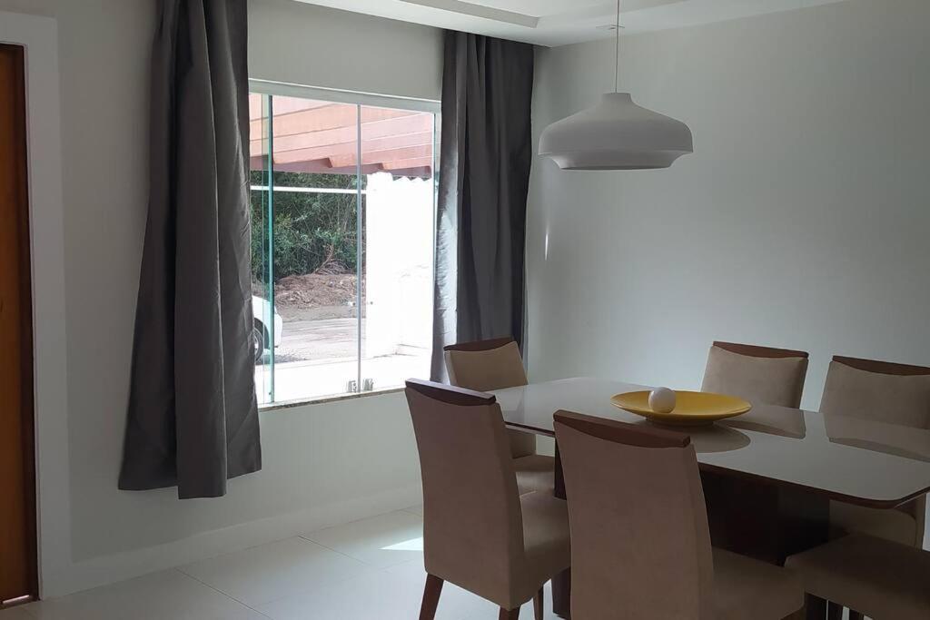 Casa 3 suítes, piscina e area gourmet em Búzios