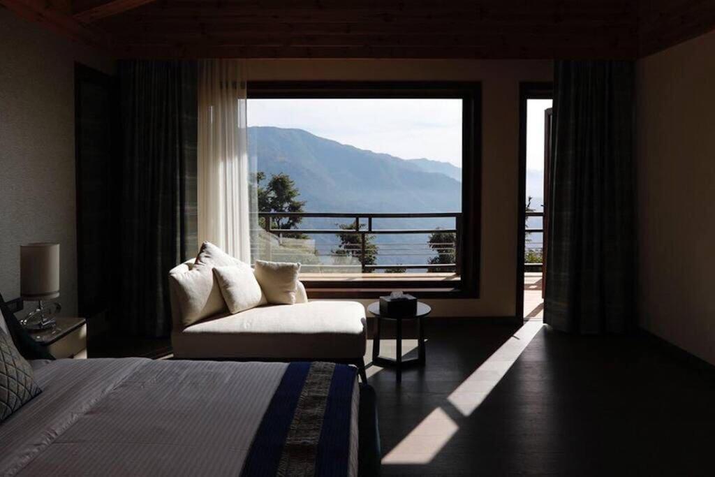 An extravagant Pushp villa overlooking the Ganges view 2
