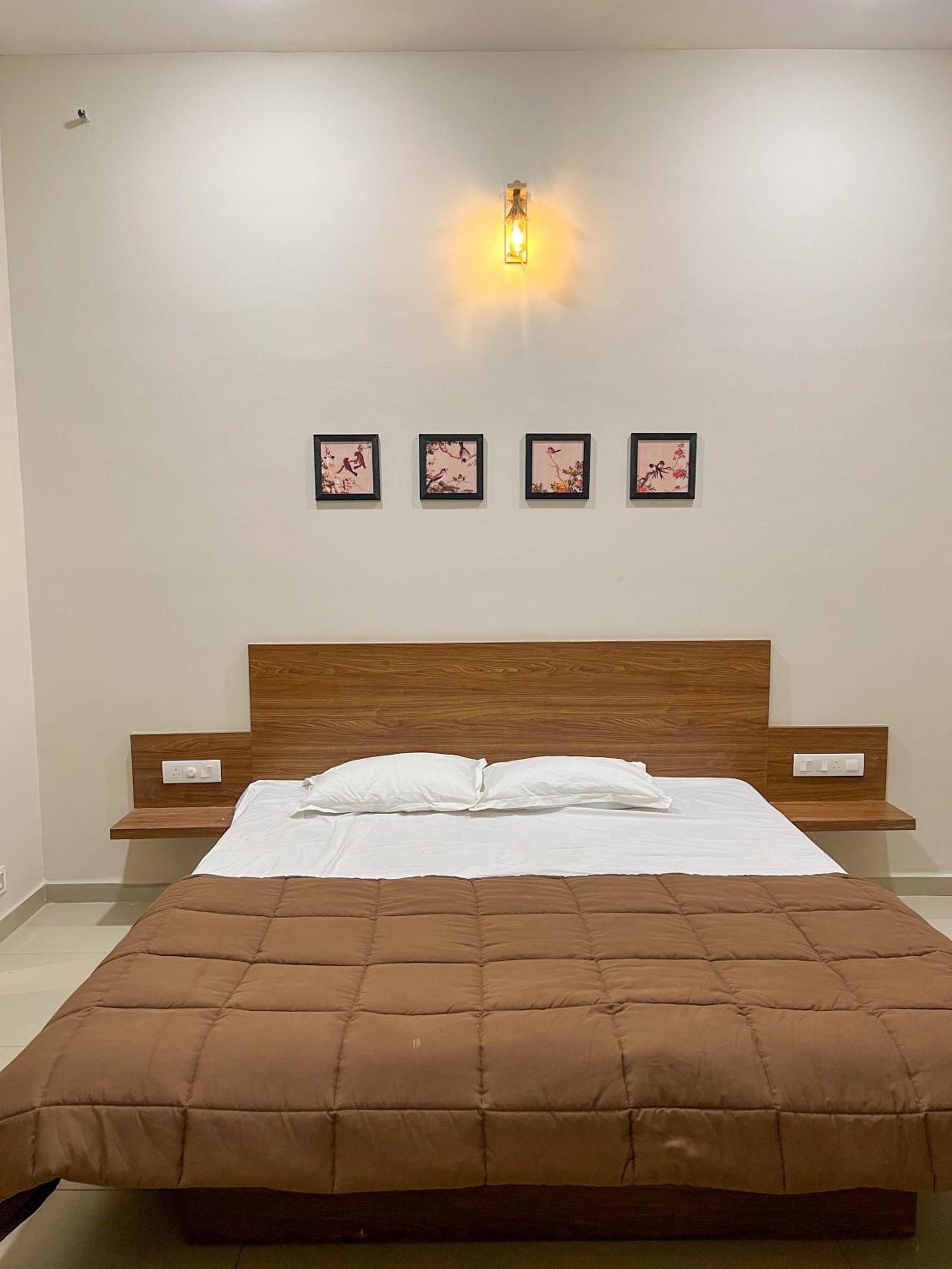 Modern villa 4BR, Lawn & Mini Pool in Belagavi view 5