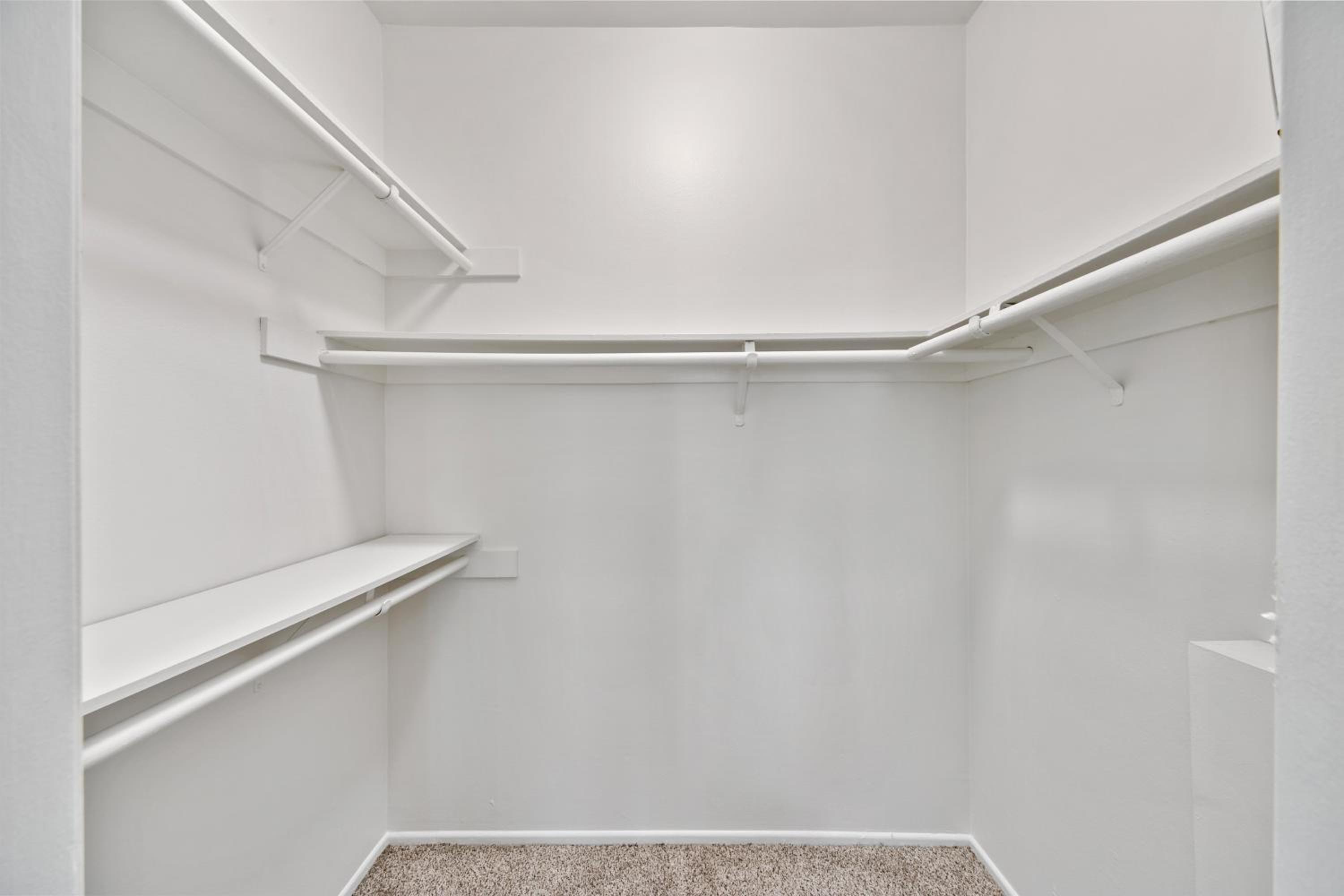 Beverly Hills Gem 1 BR Apt with Parking 218