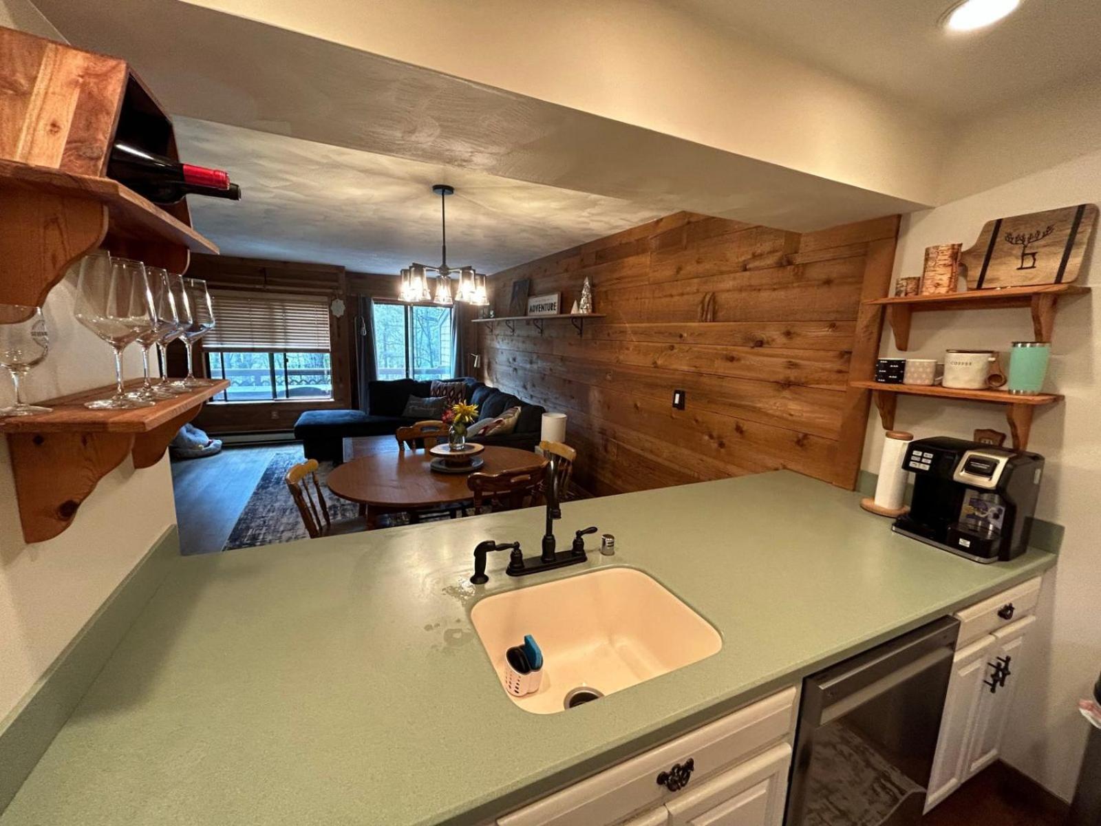 Townhouse in Seven Springs 3bed 2bath sleeps 8 aircon wifi