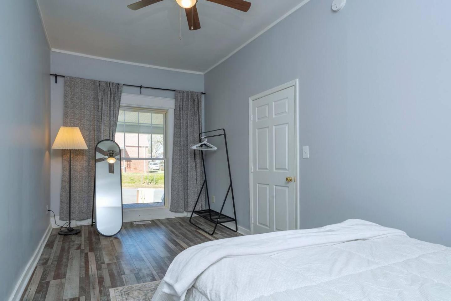 Renovated 3 bedroom close to downtown!