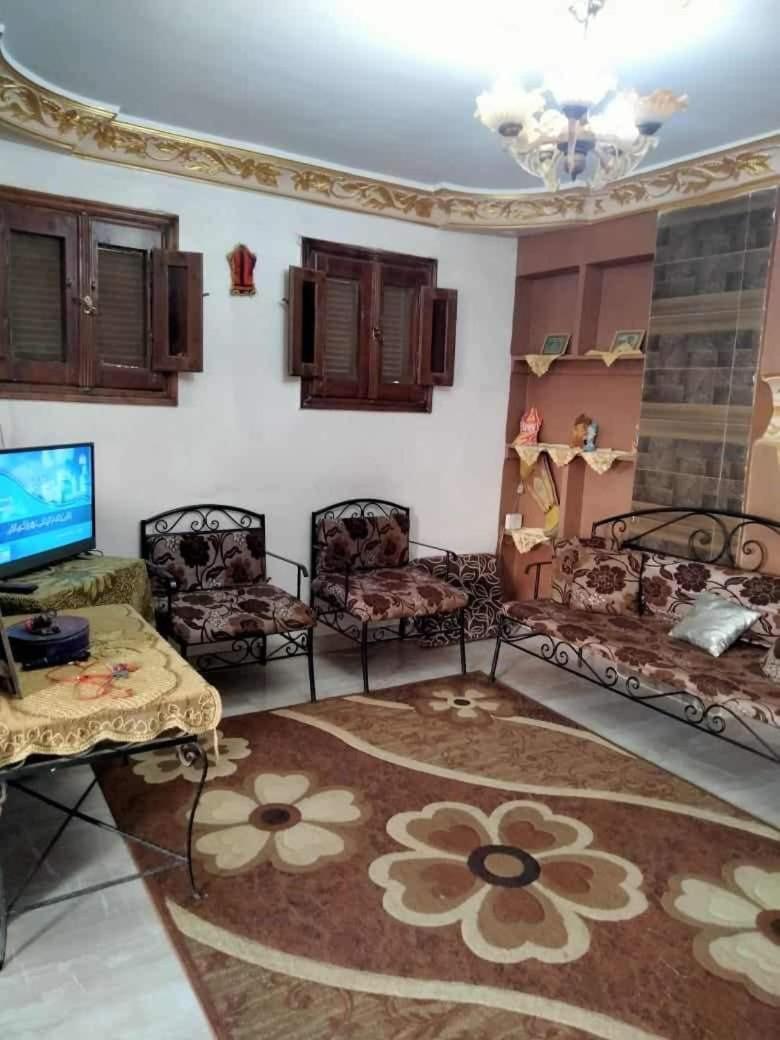 Fully furnished apartment views the Pyramids