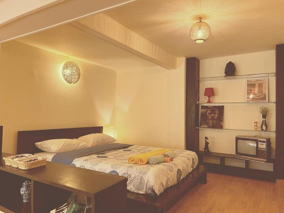 Vintage Vibrant Space !