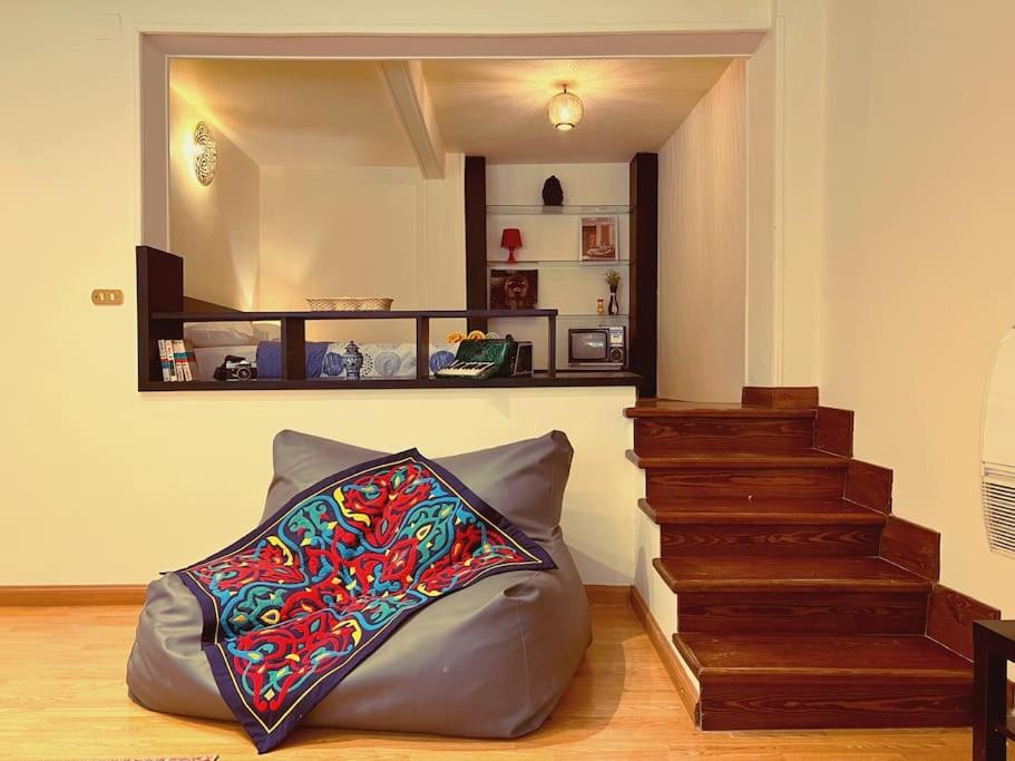 Vintage Vibrant Space !