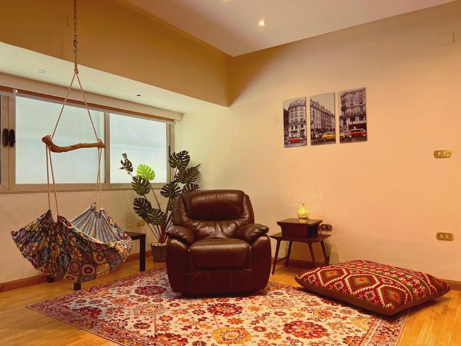Vintage Vibrant Space !