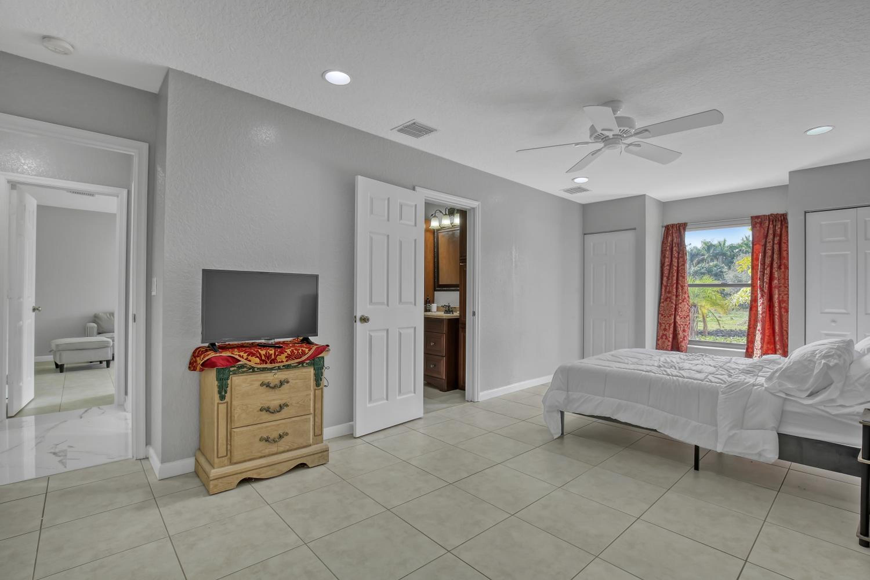 Wellington 4 BR Vacation Home with Pool view 5
