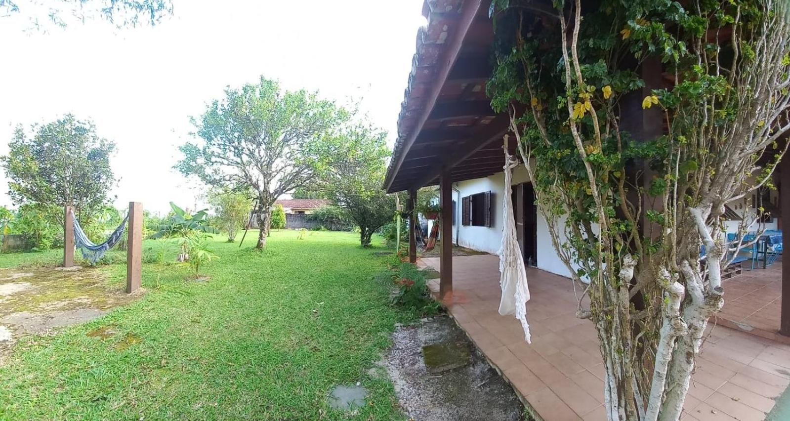 Casa na praia com pomar