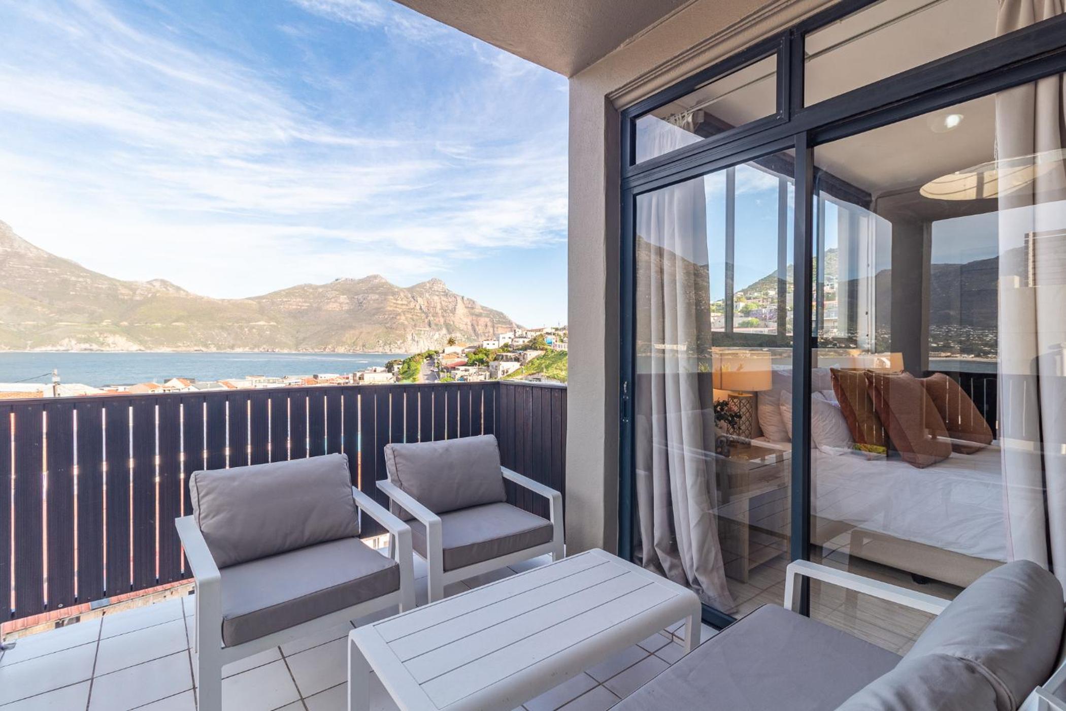 Sea View Penthouse with Jacuzzi view 3