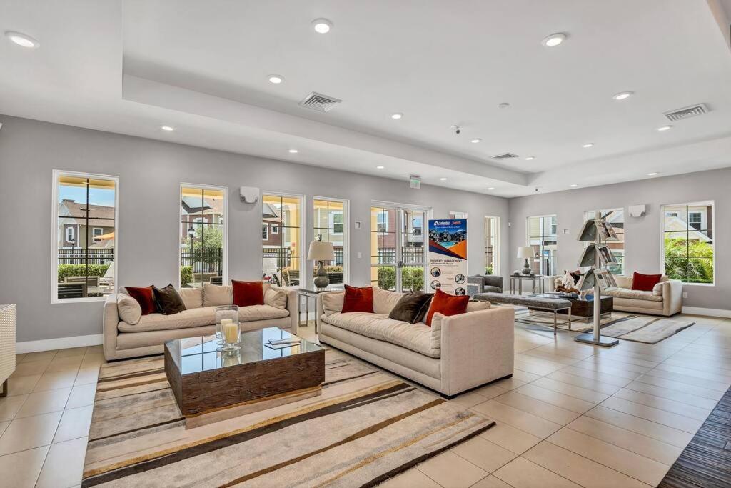 NEW awesome dream house, 5 Min to Disney