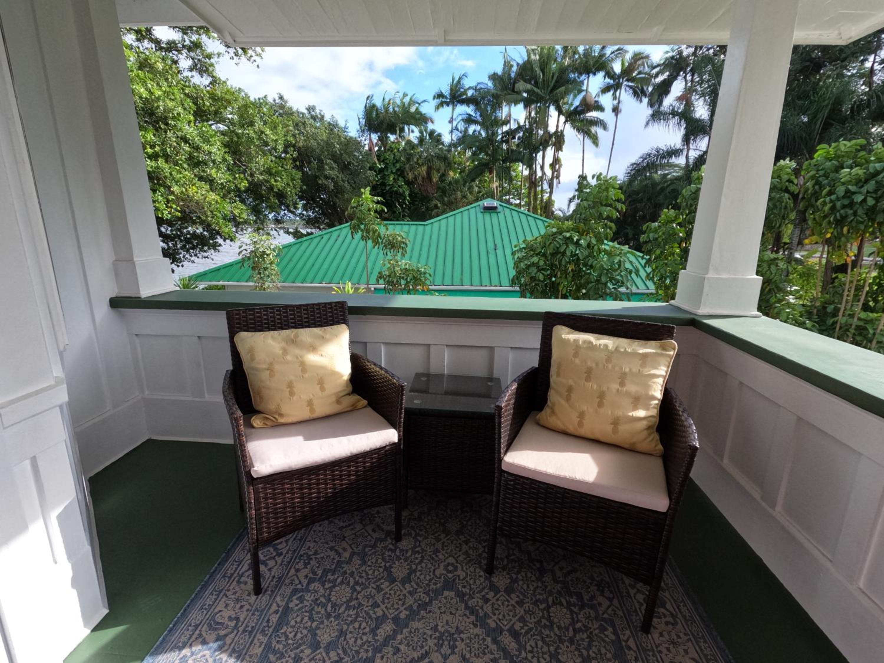 Hilo Bay Oceanfront Bed and Breakfast