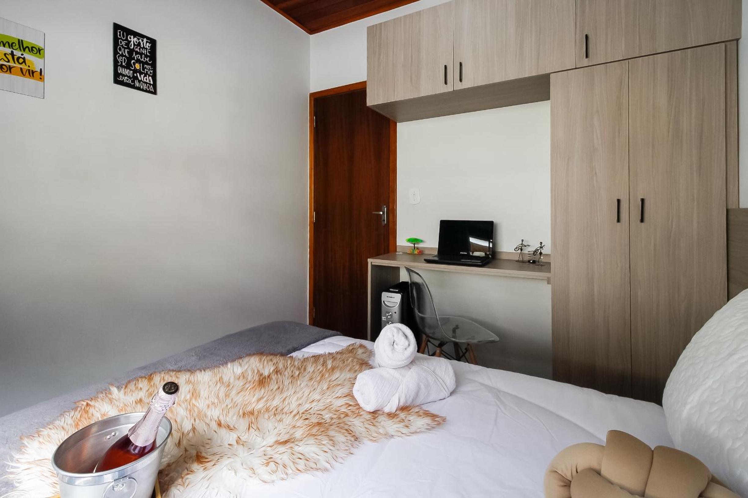 Apê Inteiro| 2Qts| Estacionamento| Wi-Fi 350| Pet Friendly| Ao Lado do Parque das CEREJEIRAS