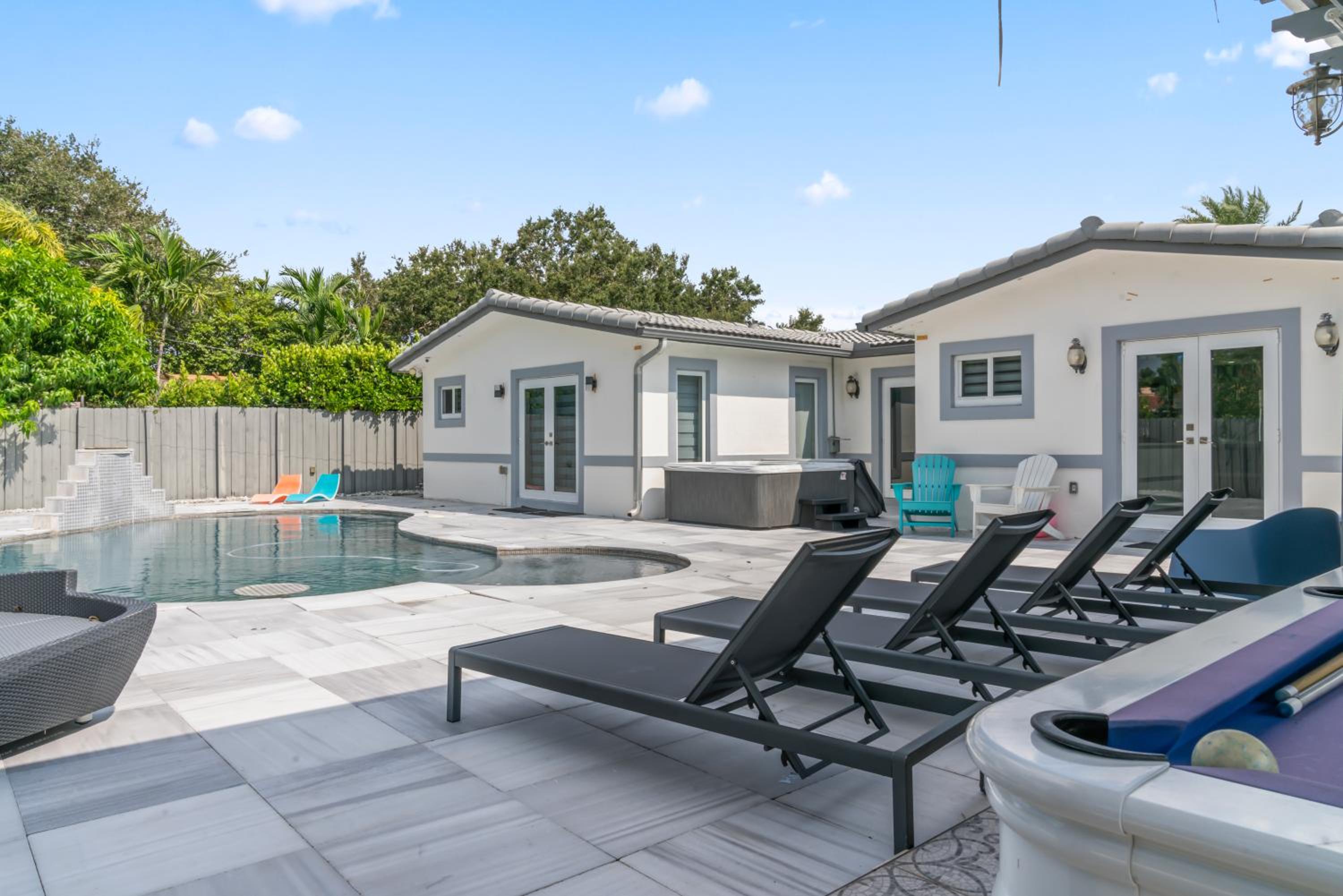 Miami House with Hot Pool-spa & Pool table L48 view 3