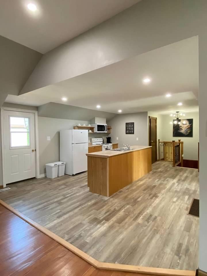 ENTIRE 2-BEDROOM TOWNHOUSE ON a RUSTIC FARM - C