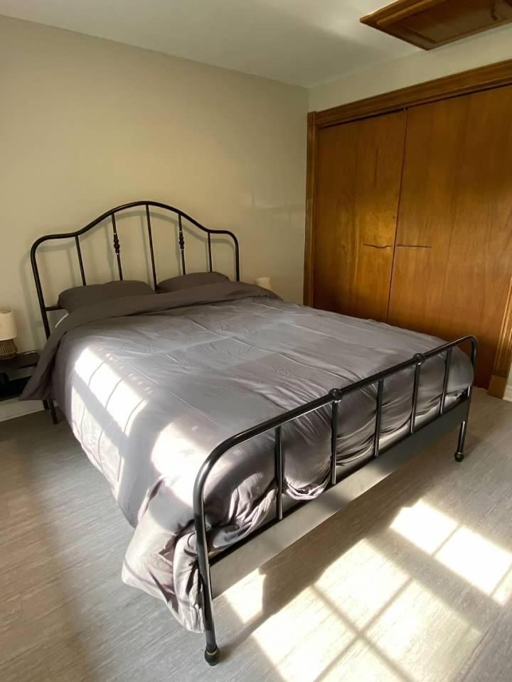 ENTIRE 2-BEDROOM TOWNHOUSE ON a RUSTIC FARM - C