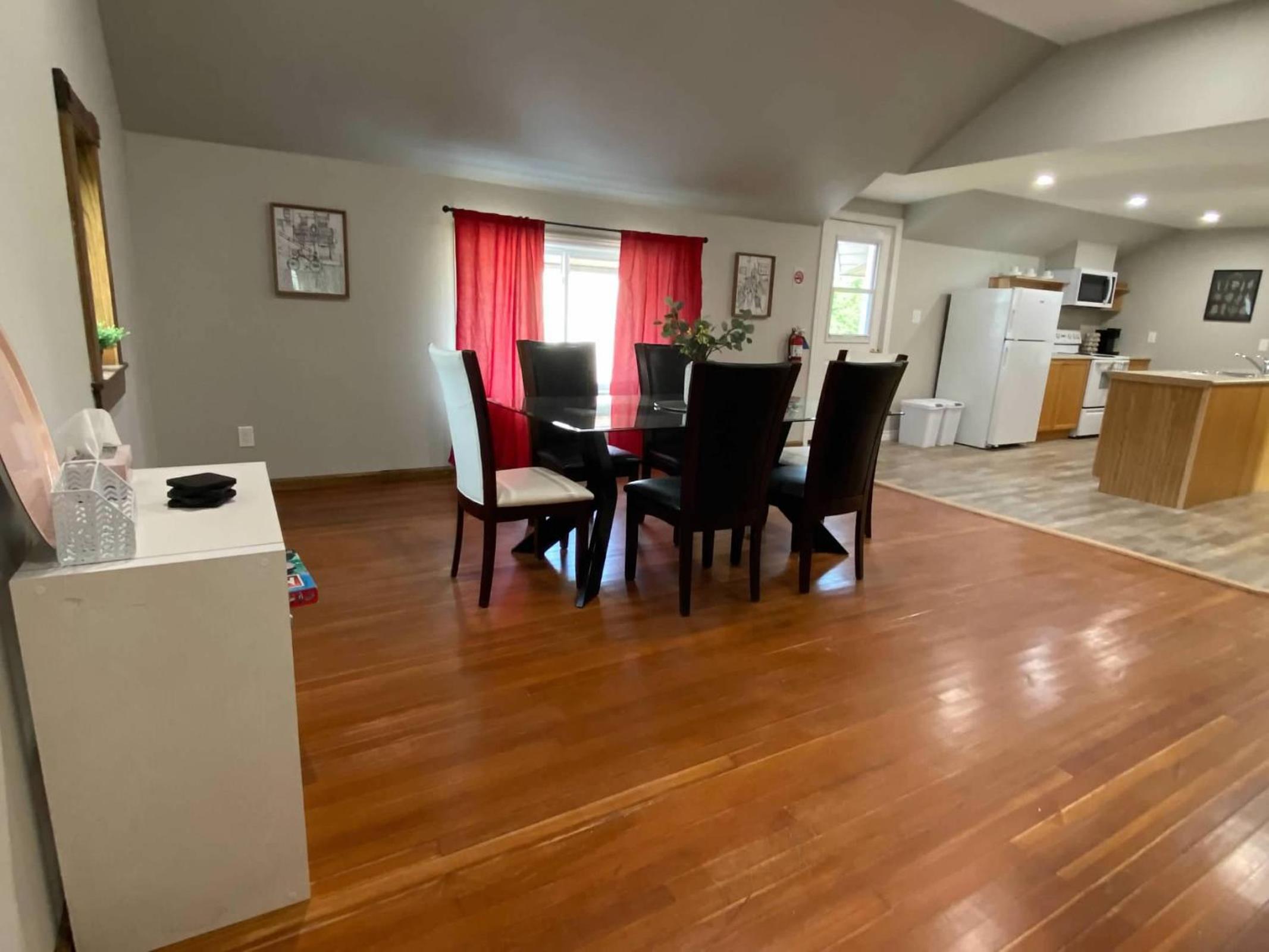 ENTIRE 2-BEDROOM TOWNHOUSE ON a RUSTIC FARM - C