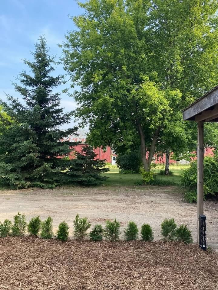 ENTIRE 2-BEDROOM TOWNHOUSE ON a RUSTIC FARM - C