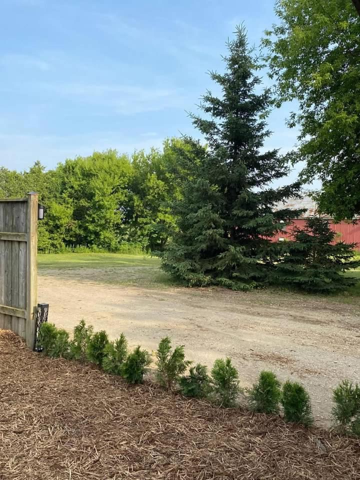 ENTIRE 2-BEDROOM TOWNHOUSE ON a RUSTIC FARM - C