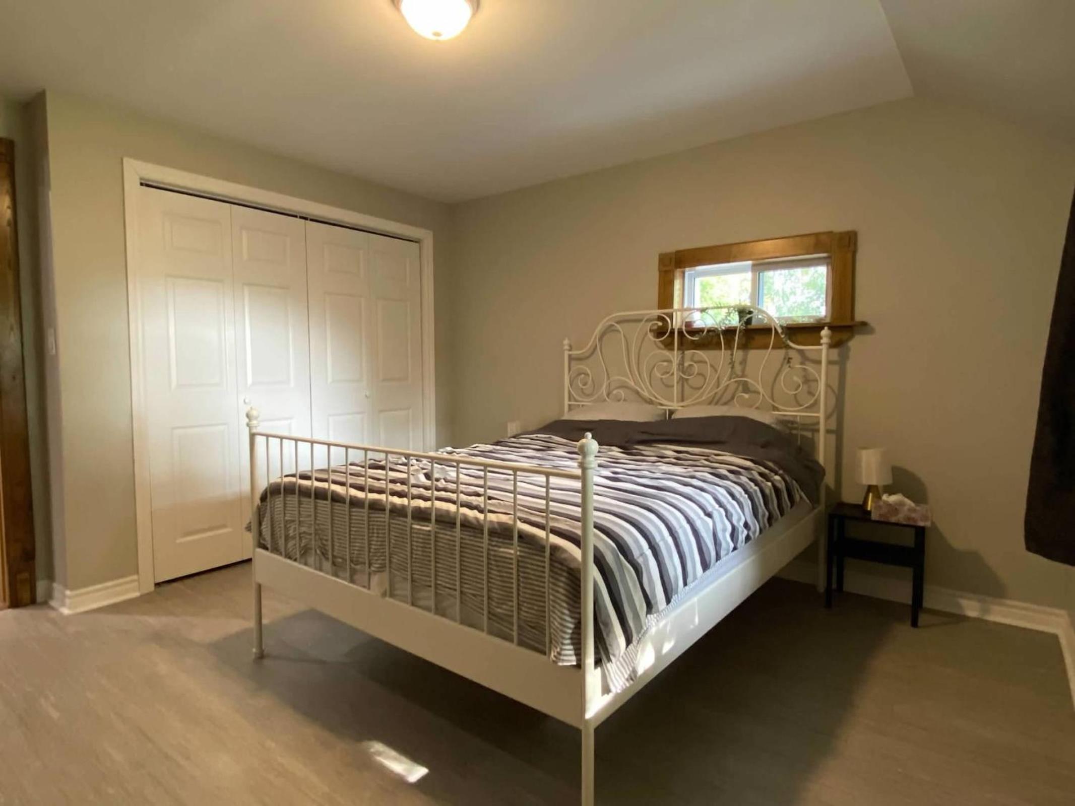 ENTIRE 2-BEDROOM TOWNHOUSE ON a RUSTIC FARM - C