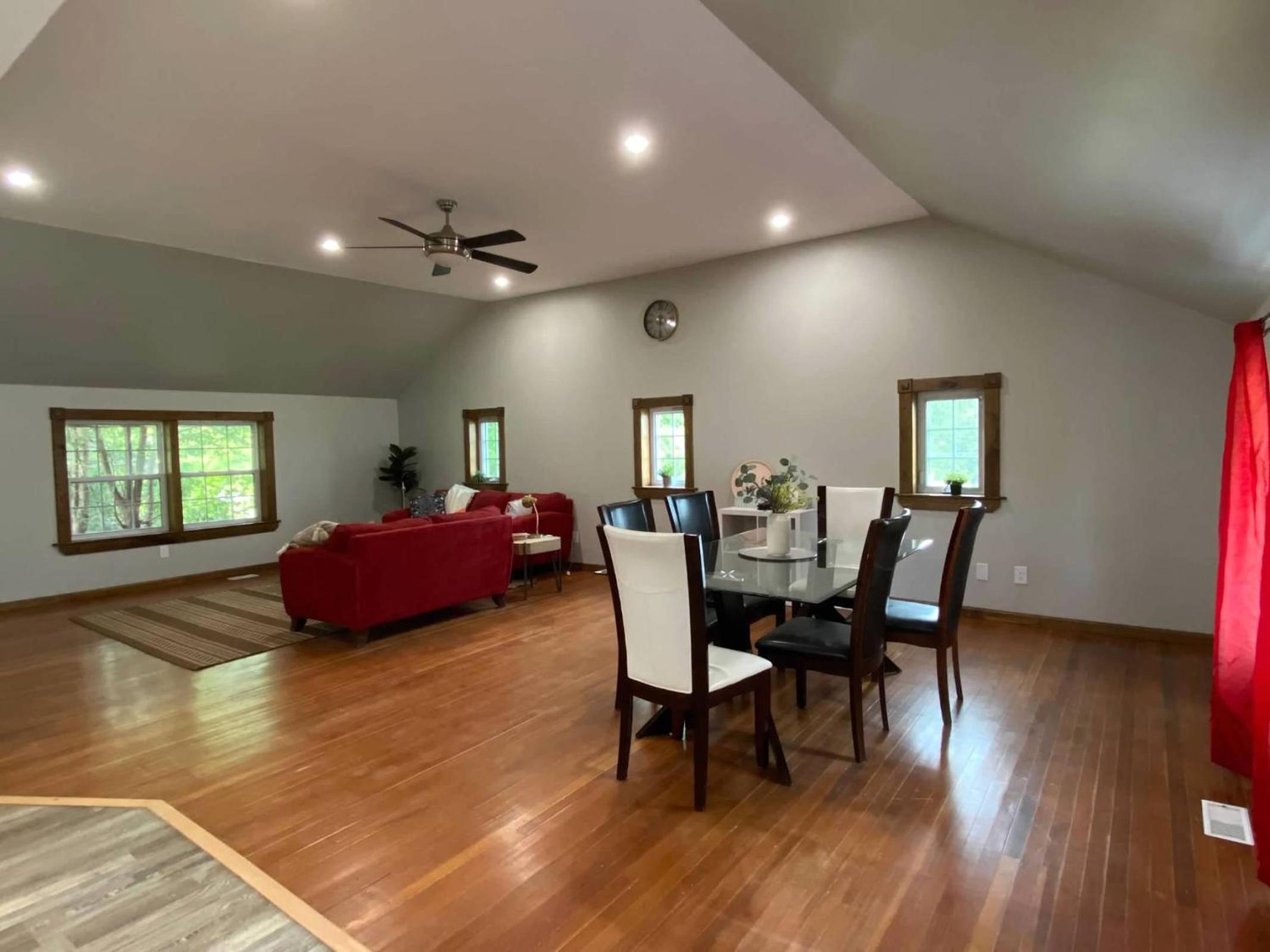 ENTIRE 2-BEDROOM TOWNHOUSE ON a RUSTIC FARM - C
