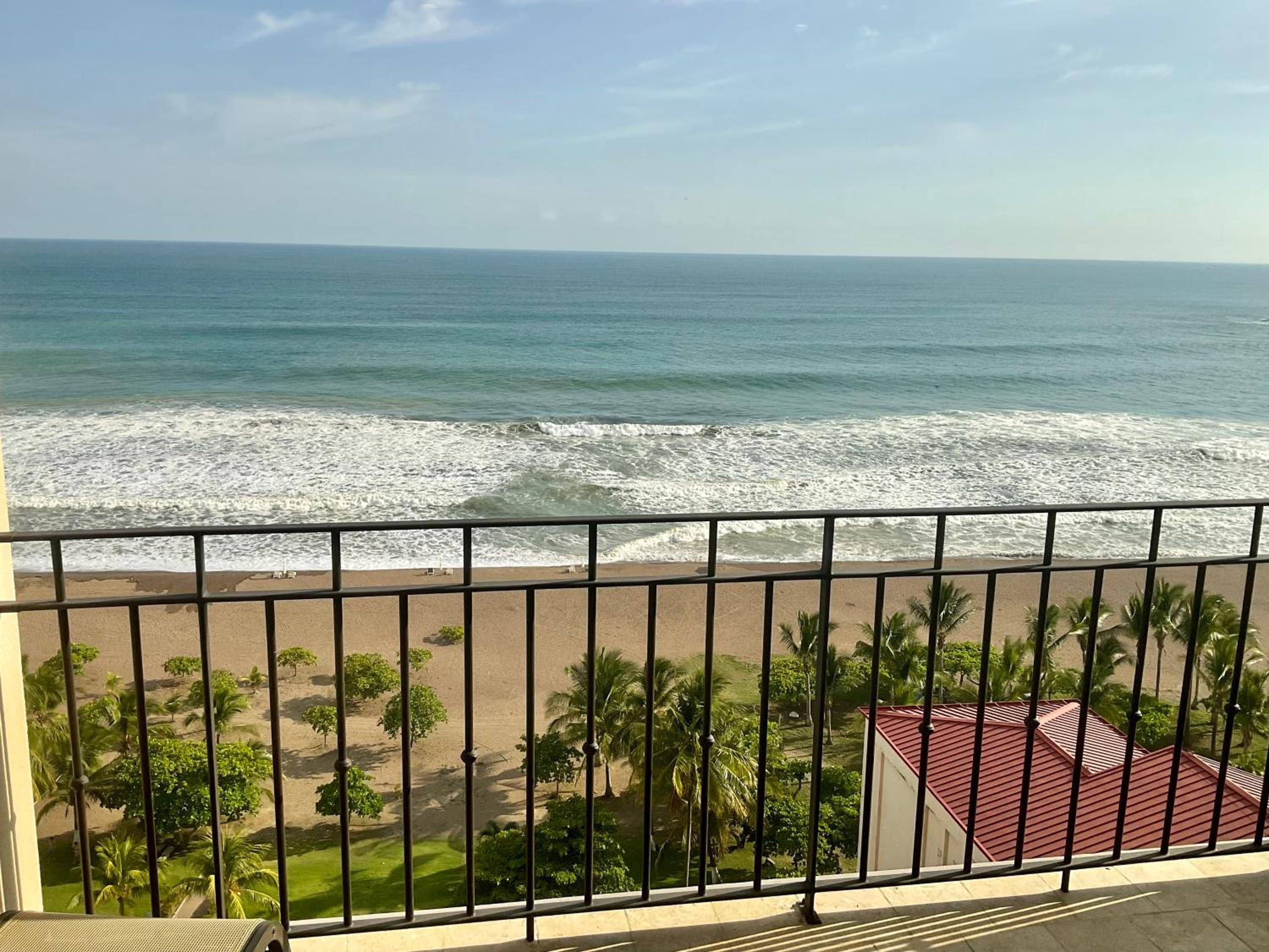 Jaco Oceanfront Condo #1119 in a Luxury Resort