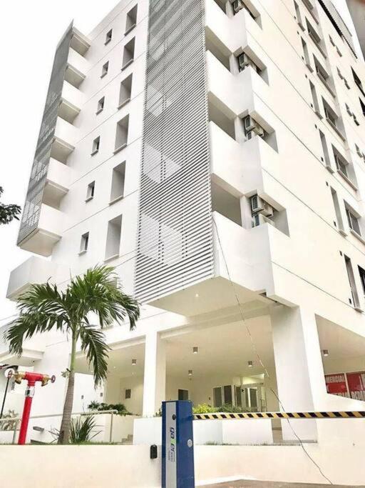 APARTAMENTO DE 2 HABITACIONES CON PISCINA Y 2 TERRAZAS CERCA DE EQUIPETROL, parqueo Gratis