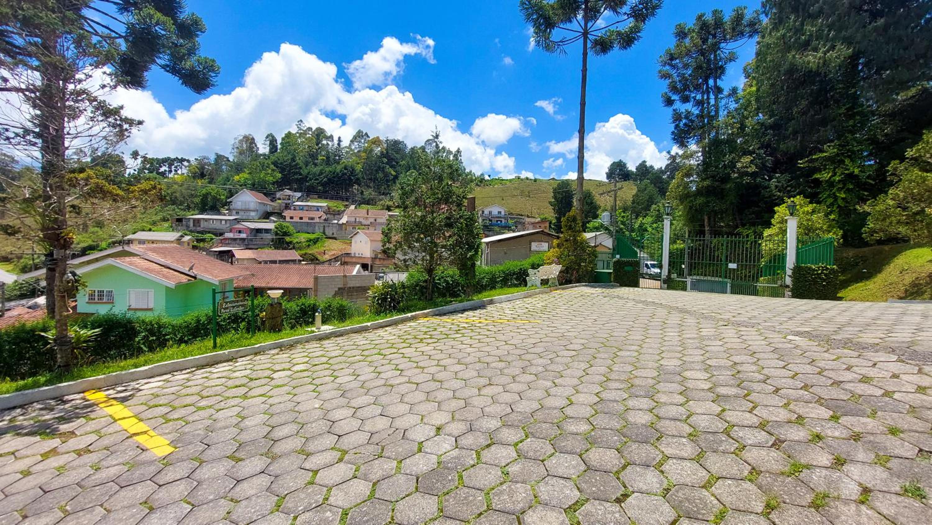 Apê Inteiro| 2Qts| Estacionamento| Wi-Fi 350| Pet Friendly| Ao Lado do Parque das CEREJEIRAS