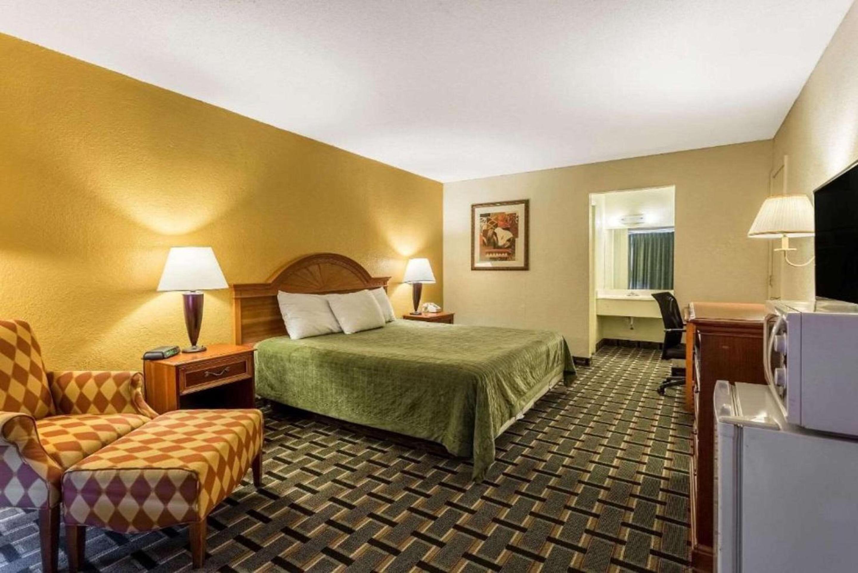 Rodeway Inn Denmark-Jackson - Property Image 6