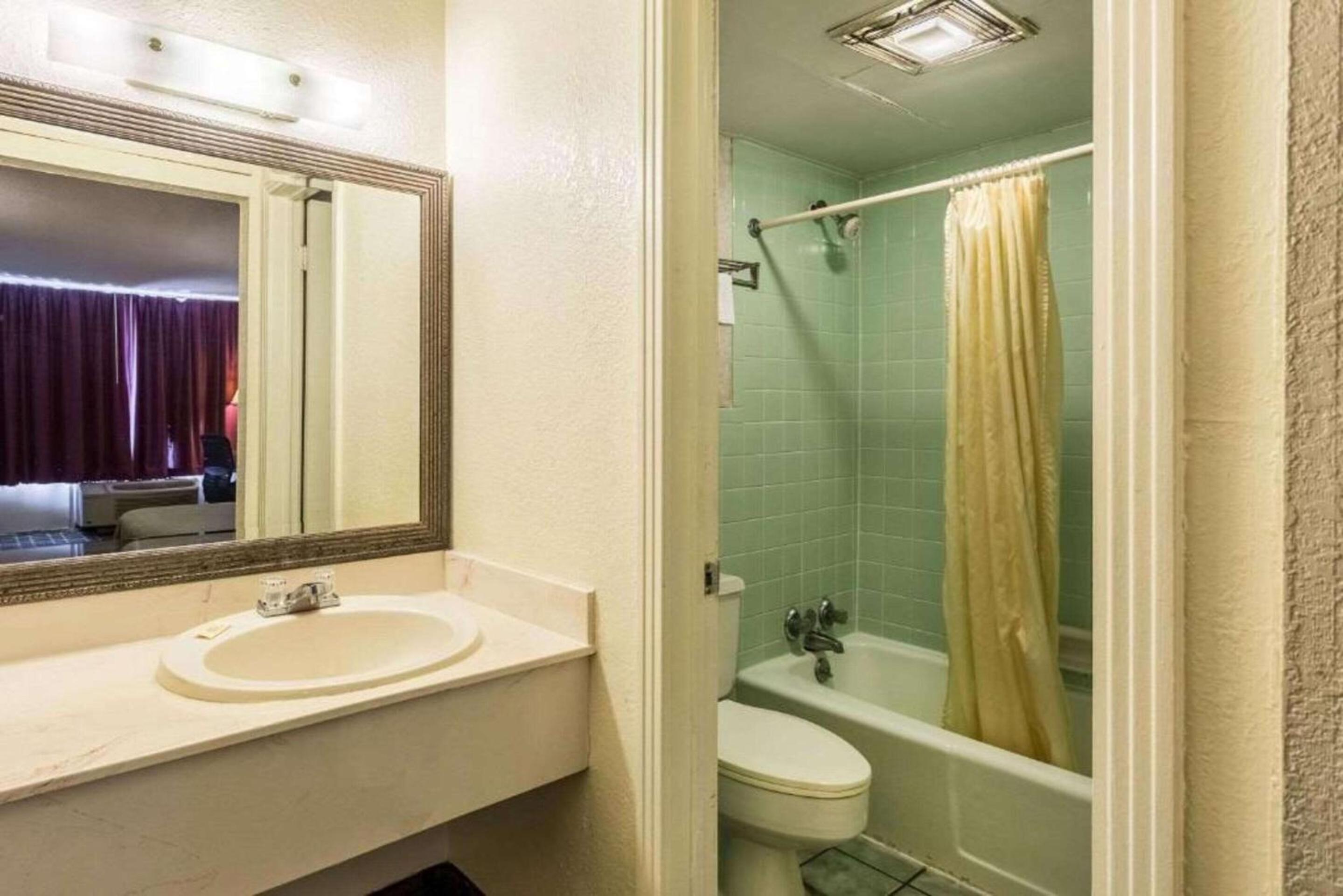 Rodeway Inn Denmark-Jackson - Property Image 5