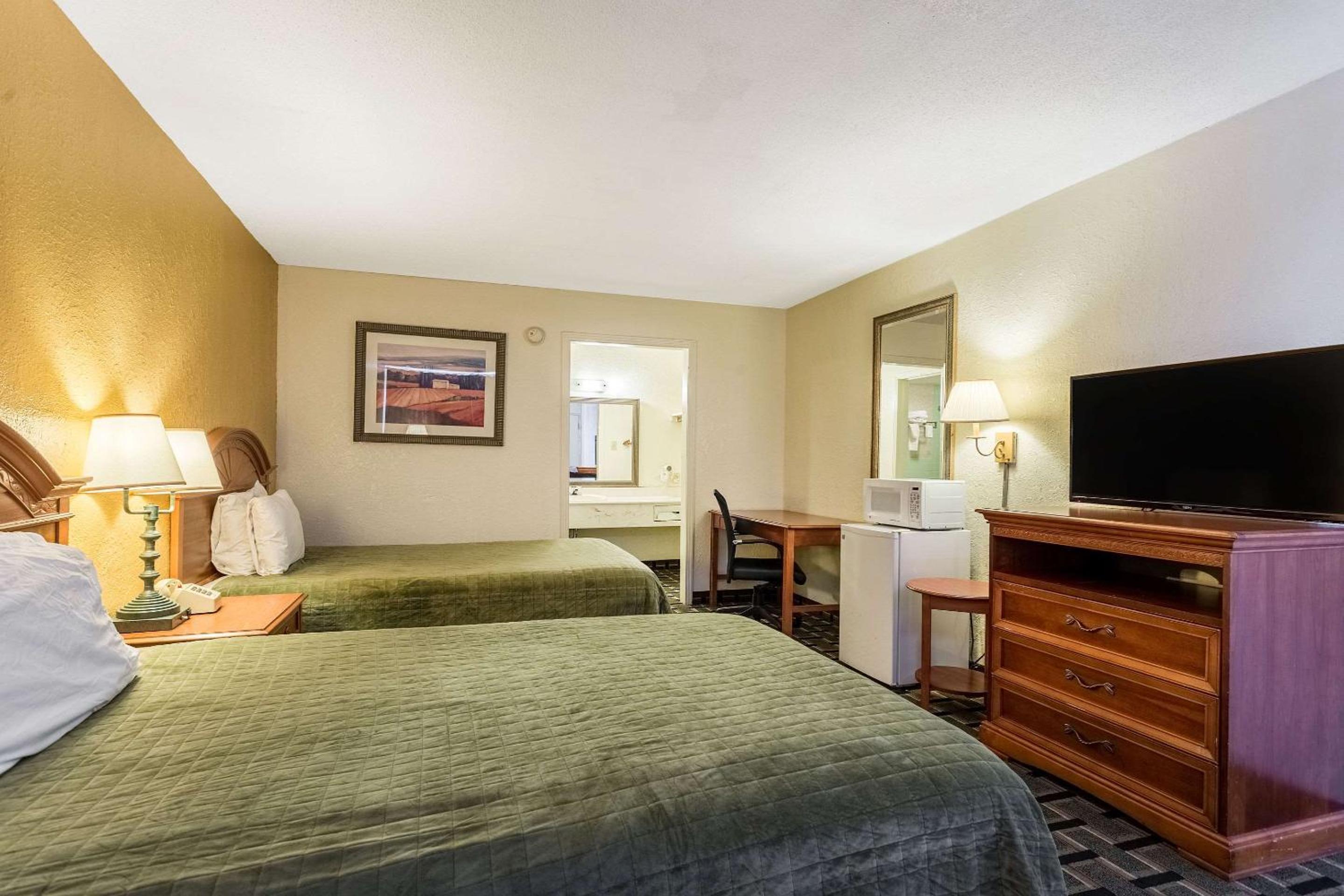 Rodeway Inn Denmark-Jackson - Property Image 3