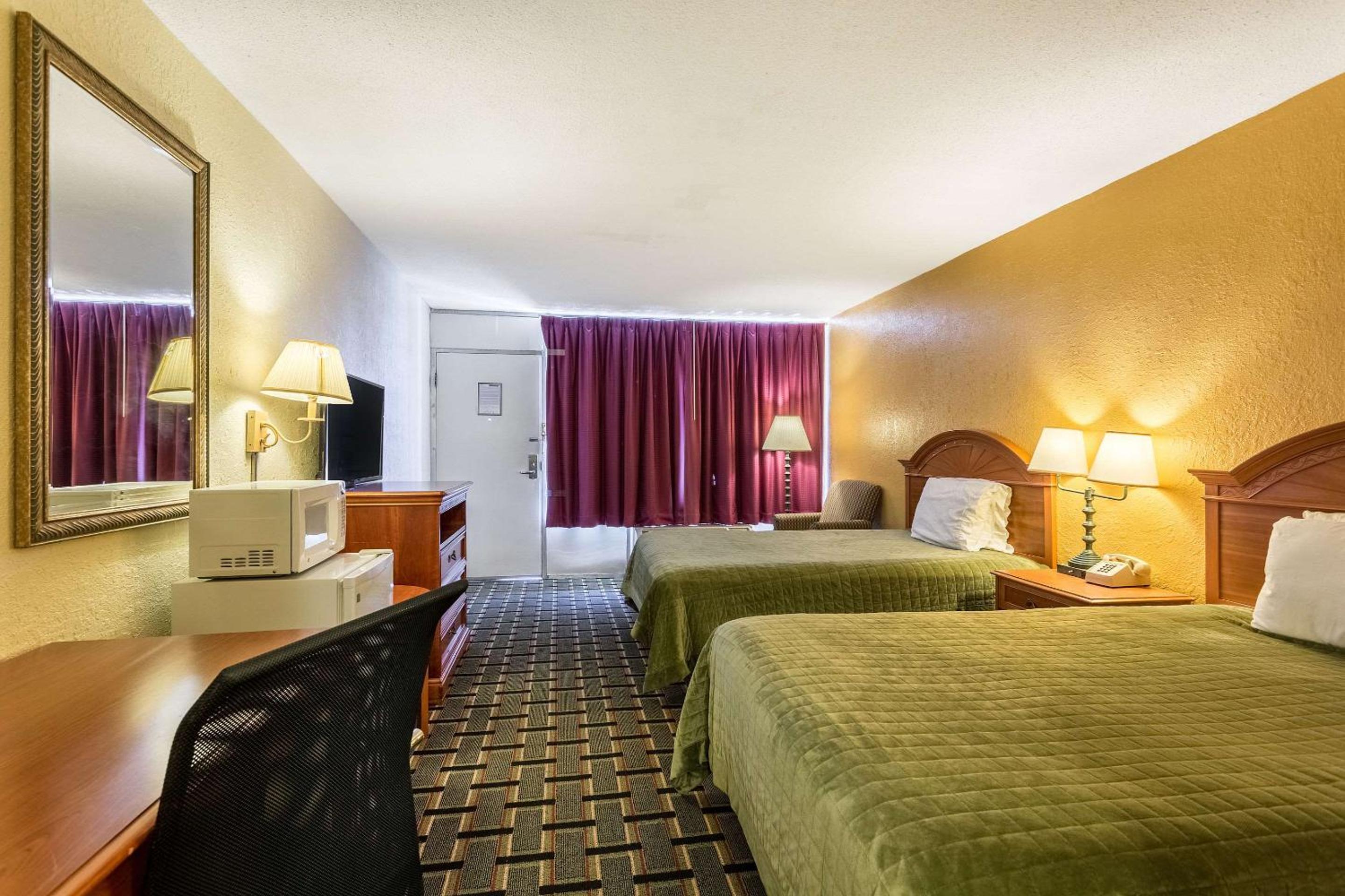 Rodeway Inn Denmark-Jackson - Property Image 2
